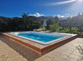 Casa con piscina, High-speed Wi-Fi y vistas, hotel em Santa Brígida