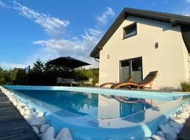 Domek Viking z prywatnym ogrzewanym basenem sauną oraz balią z jacuzzi
