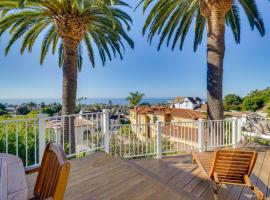 Stunning Ventura Cottage with Deck and Ocean View!, cabaña o casa de campo en Ventura
