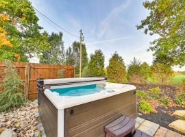 Dry Ridge Rental Home with Hot Tub and Farm Views!, hotel in Dry Ridge