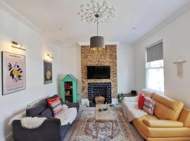 Gensing Lodge - A Beautiful Artistic Maisonette, room in St. Leonards