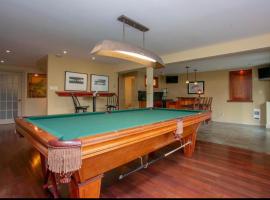 Luxury Bachelor by Halifax Waterfront -Hot Tub, hotel en Halifax