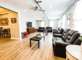Unique Large 9BR House with 3 Bath Close to the falls