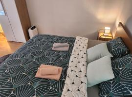 Duplex confortable proche Paris, cheap hotel in La Courneuve