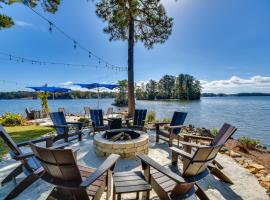 Lake Martin Retreat with Beach, Boat Dock and Fire Pit, hotel en Jacksons Gap