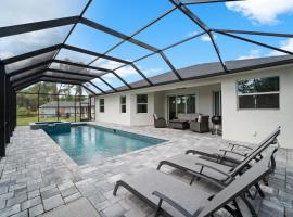 Modern Heated Pool Home Close To Downtown Shopping, hotel a North Port