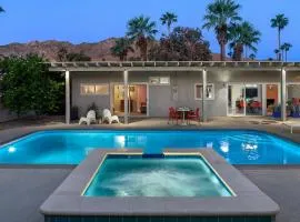 On The Rox- Luxury Refreshing Mid-Century Mod- Pool, Spa, Firepit, Outdoor Kitchen & More