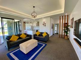 Style, Functional with Space, holiday home in Twizel