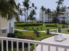 Oceanfront Playa Turquesa with highspeed Wi-Fi, pools, free beach access