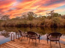 Camp Manatee – Majestic Estate on Santa Fe River, country house in Fort White