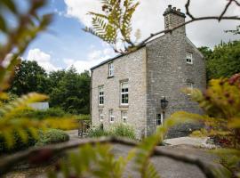 Candle House By Muse Escapes, hotel with jacuzzis in Castleton