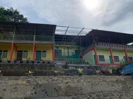 RedDoorz near Pelabuhan Ajibata Parapat, hotel with parking in Parapat