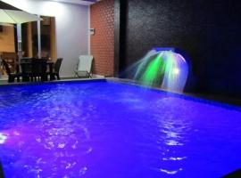 MERINO HOUSE COLAN BEACH, hotel con piscina en Paita