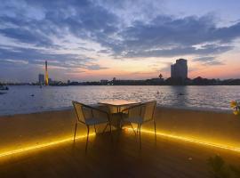 Riverfront house/Chao phraya river/Baan Rimphraya, semesterhus i Bangkok