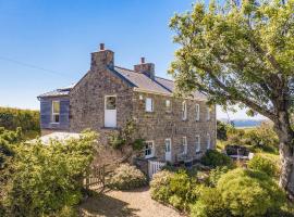 Druidston Old Farmhouse, hotel com estacionamento em Nolton