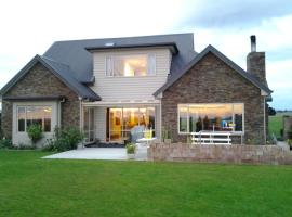 Hadlow Sunrise Retreat, bed & breakfast i Timaru