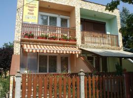 R&oacute;na Vend&eacute;gh&aacute;z