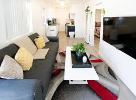 cozy small 2 bedroom in Koreatown/Hollywood