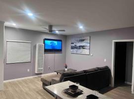 A beautiful guest house/ Downey, hotel di Downey