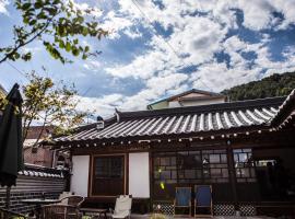 Bonghwangjae Hanok Guesthouse, B&B in Gongju