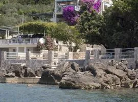 "Azzurra Apartments