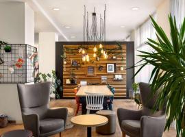 Vienna House Easy by Wyndham Bucharest Airport、オトペニのホテル