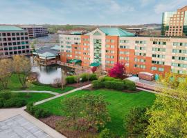 Elimwood Hotel, A Ramada by Wyndham, hotel di Maryland Heights