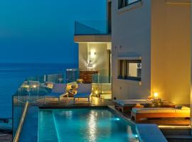 Alectrona Living Crete, RocSea Luxury Apartment, hôtel à Platanias