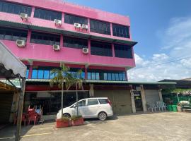 OYO 90885 Bera Pentagon Inn, hotell sihtkohas Kampong Kerayong