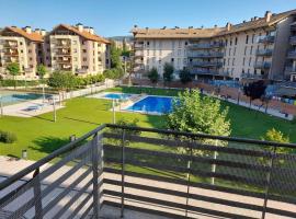 Apartamentos Pilartxo Jaca 3000, hotel in Jaca