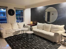 Luxury Fitzroy House, hytte i Melbourne