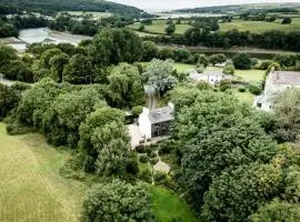 Panteg - a gorgeous retreat near the coast for 10
