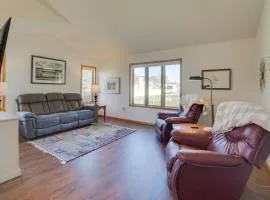 5 Mi to Dtwn Pet-Friendly Wheatland Twin Home!