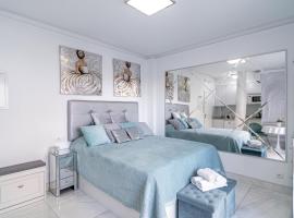 Silver horizon Luxury apartment – luksusowy hotel w mieście Nerja