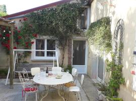 Maison calme et chaleureuse pour amis et famille, hôtel pas cher à Rouvray