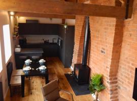 VIP 3BR Grade2 Luxurious Industrial House with WOOD FIRE, Electric blinds and big Cast iron Windows in the heart of the JQ, cabaña o casa de campo en Birmingham