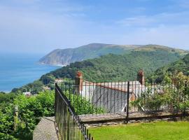 A 3 bed cottage in Exmoor with fantastic sea views, hotelli kohteessa Lynmouth