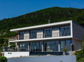 Extravagant Istria Villa - Villa Orska Prestige - 5 Bedrooms - Jacuzzi and Sauna - Opatija, hotel amb jacuzzi a Ičići