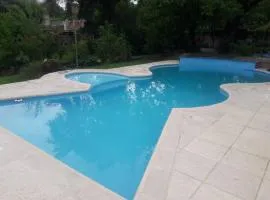Casa 3 Habitaciones, 2 baños pileta a compartir con el anfitrion -