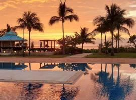 MAREAZUL Beachfront Apartment 2BR Private Pool Casa Áncora, resort in Playa del Carmen