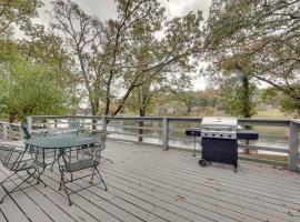 Spacious Hot Springs Lakehouse on Lake Hamilton!, hotel in Hot Springs