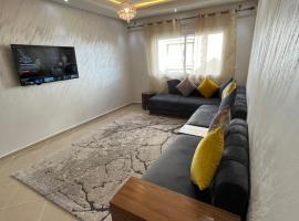 Luxury Center Town Apartment, hotel v mestu Kenitra