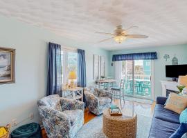 Captain's Villa 9-C Sunshine Ally, beach hotel in Holden Beach