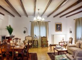 Philippe chateau, hotel with parking in Krepeni