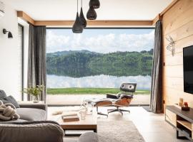 Czorsztyn Prestige Apartamenty，喬爾什騰的附設泳池的飯店