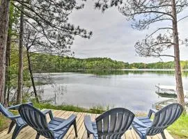 Quiet Retreat on Lake with Kayaks, Boats and Bikes!
