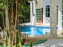 Castillo Playacar Fase 1 9br 3Kitchen Pool walk to Beach 5th Ave 25max