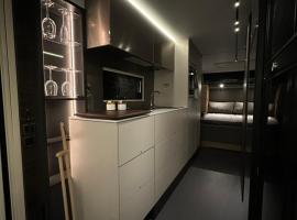 Santa`s luxury trailer, camping din Rovaniemi