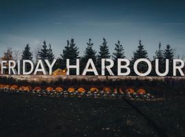 Friday Harbour resort apartment, hotel en Innisfil