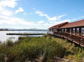 Charming Hideaway Overlooking The Astoria Waters, hotell i Astoria, Oregon